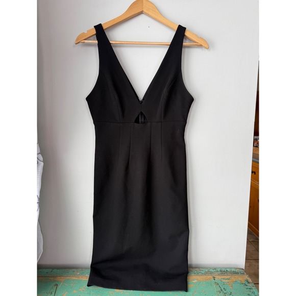 Alice + Olivia Dresses & Skirts - Alice + Olivia Yve black V-Neck Mesh Back Cutout Sheath Dress Size‎ 4 minimal